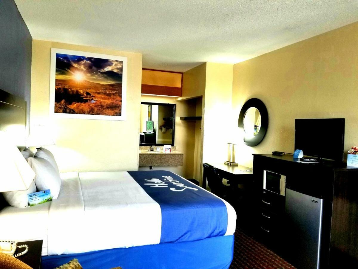 Days Inn By Wyndham Easley West Of Greenville/Clemson Area Luaran gambar